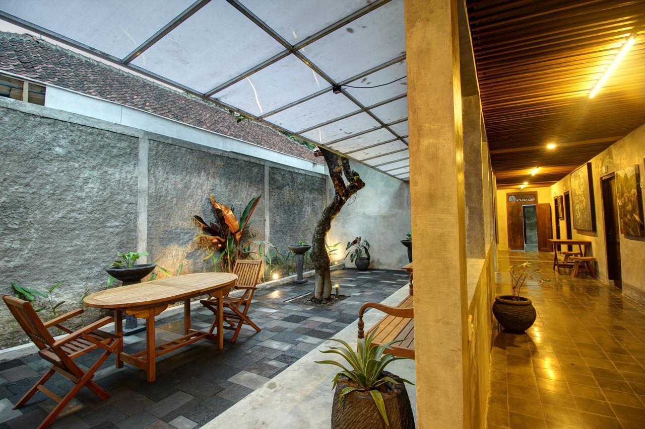 Watu Agung Guest House Magelang Exterior photo
